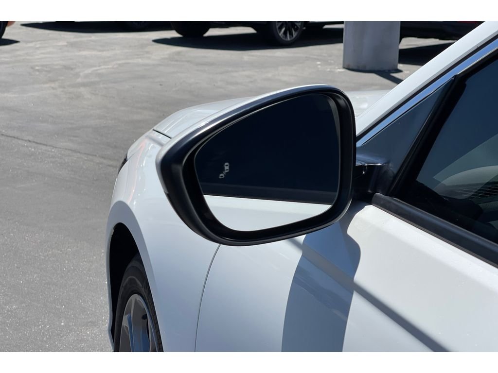 Used 2024 Platinum White Pearl Honda EX image 11