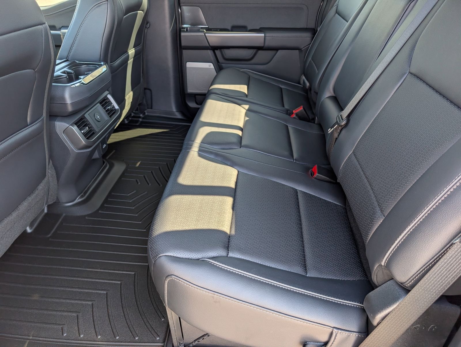 New 2026 Carbonized Gray Metallic Ford Lariat image 27