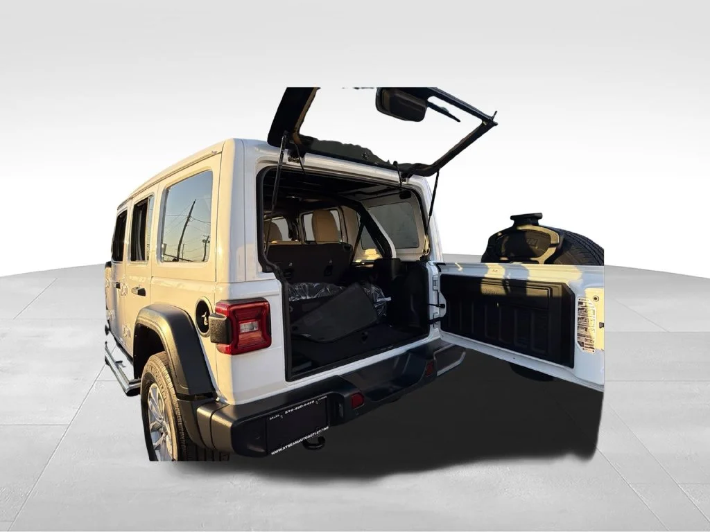 Used 2023 White Jeep Sport S image 9