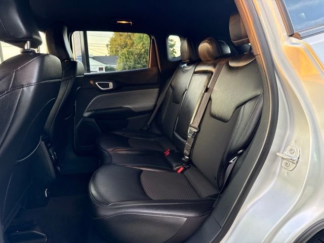Used 2024 Silver Jeep Latitude image 14