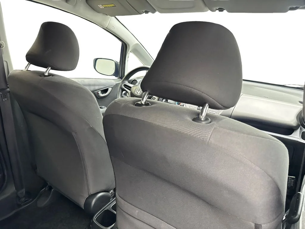 Used 2011  Honda Base image 39