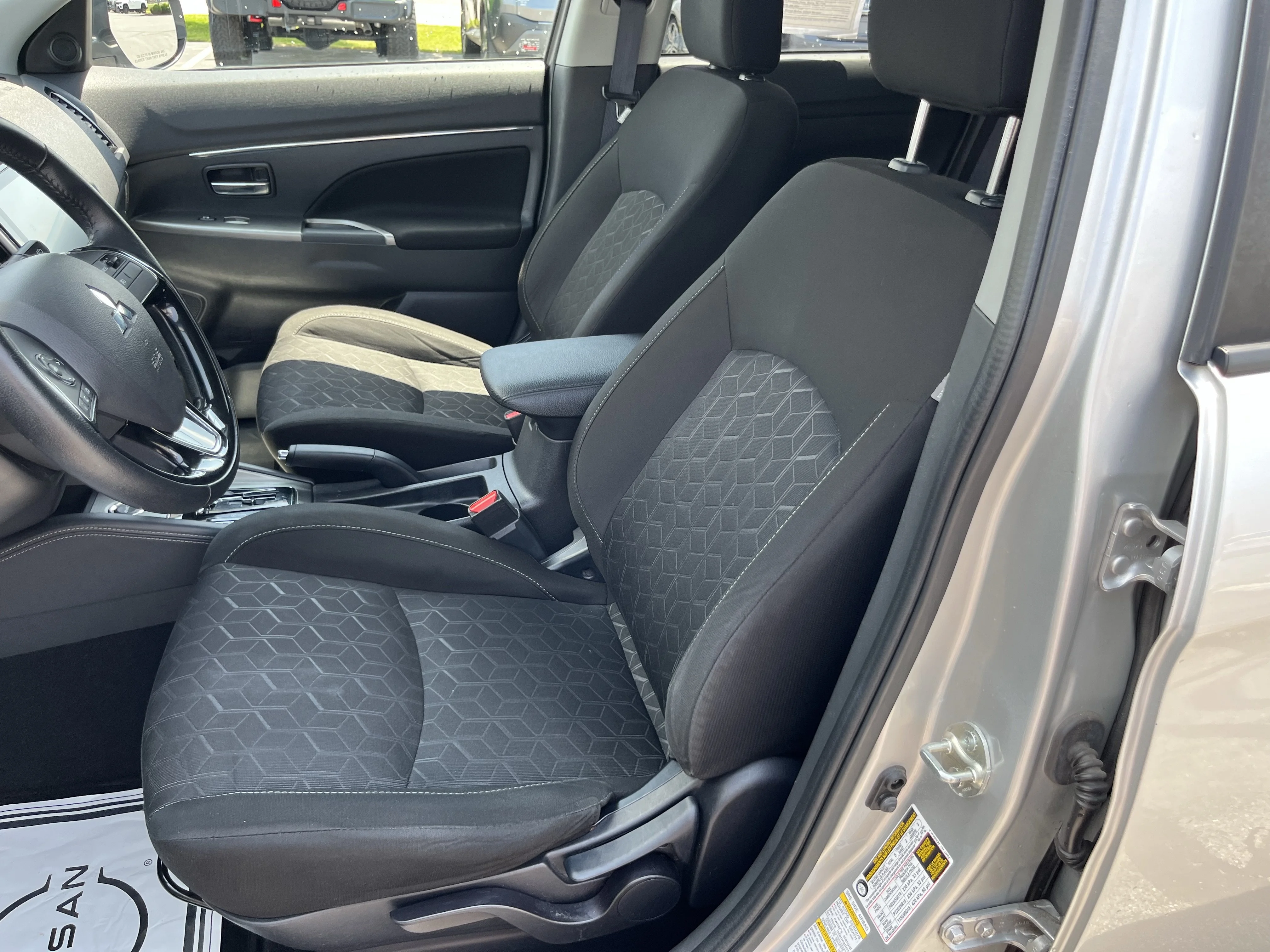 Used 2020 Alloy Silver Metallic Mitsubishi  image 15