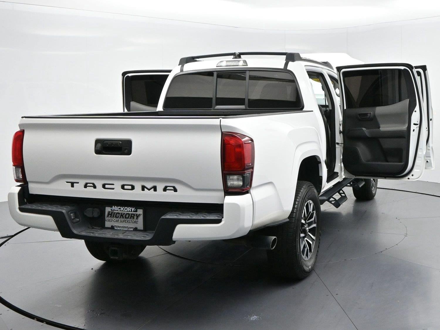 Used 2022 White Toyota SR V6 image 43