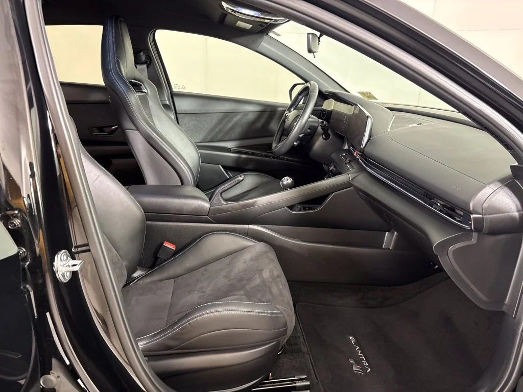 Used 2025 Black Hyundai Base image 17