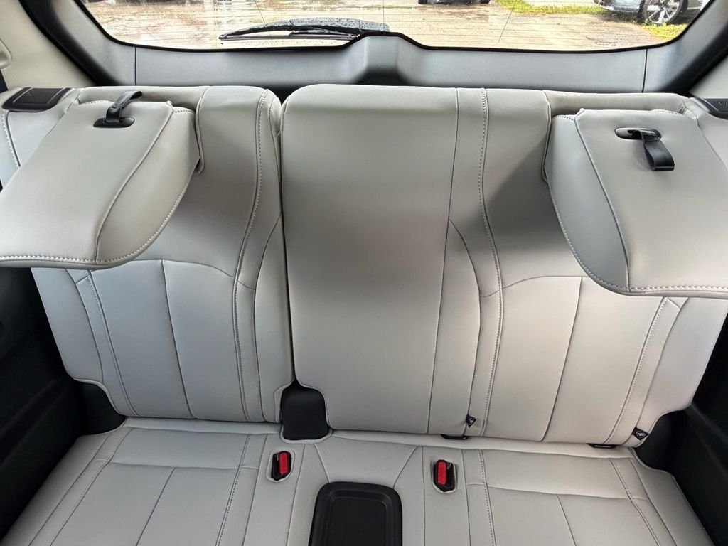 New 2027 HARBOR GRAY INFINITI Luxe FWD image 15