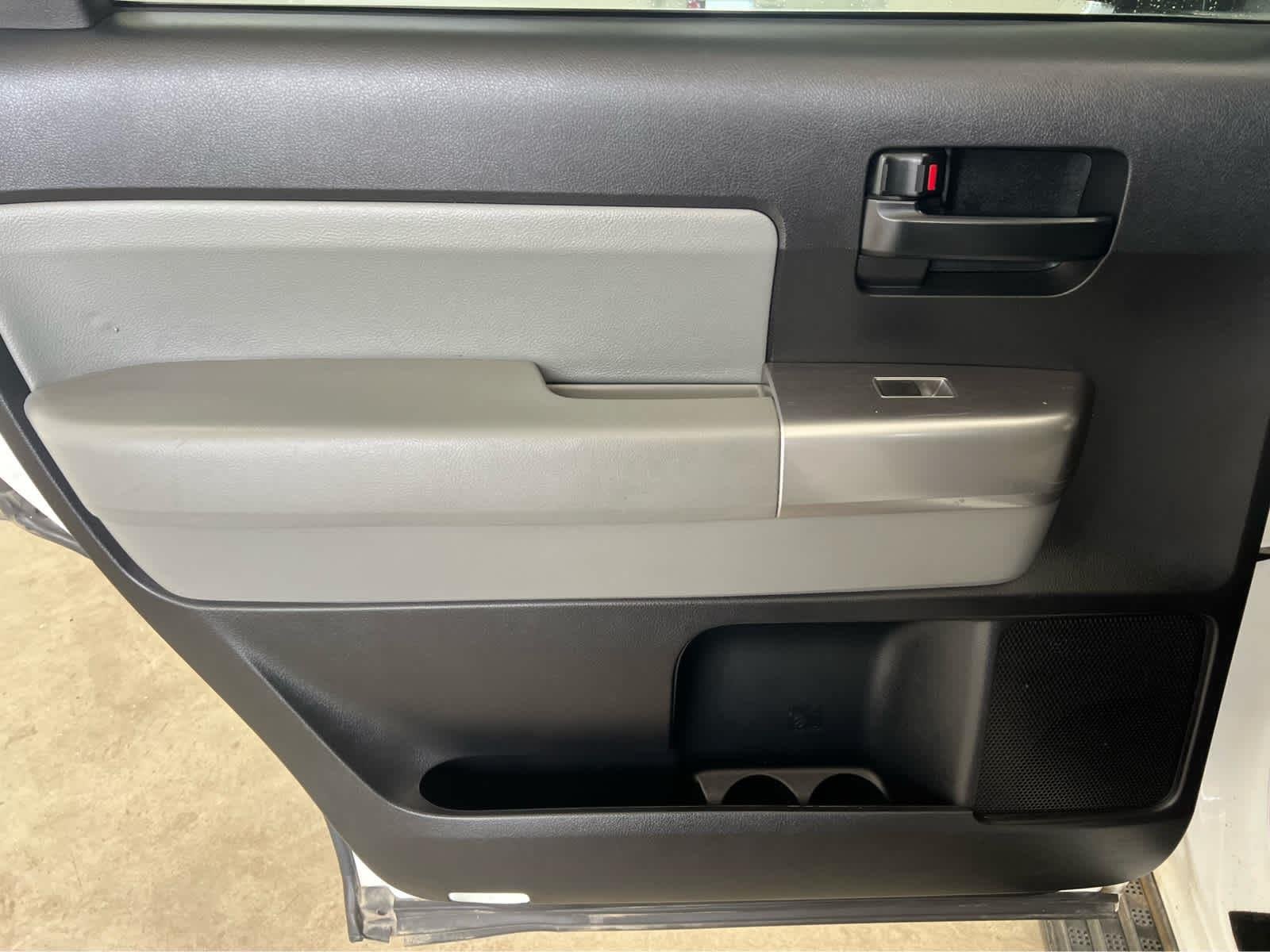 Used 2018 Super White Toyota SR5 image 28