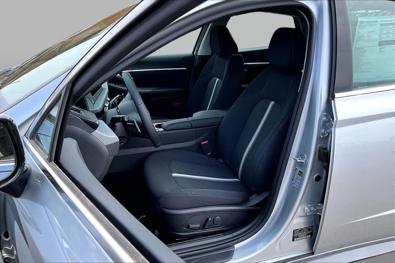 New 2026 Aero Silver Hyundai SEL Sport image 9