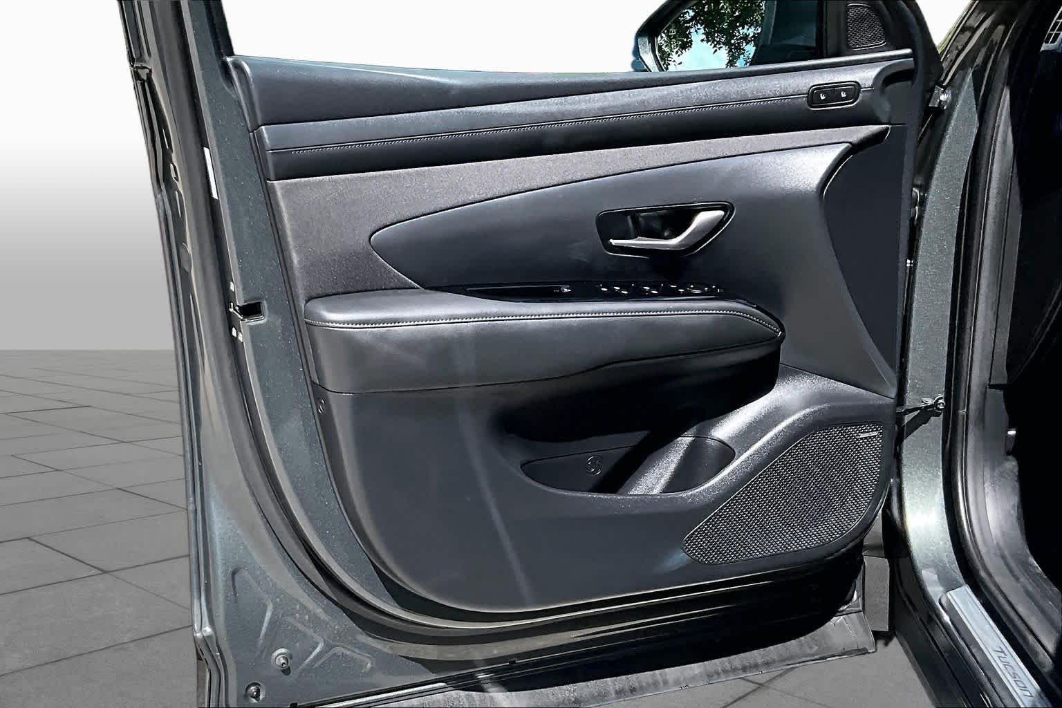 Used 2025 Amazon Gray Hyundai Limited image 26
