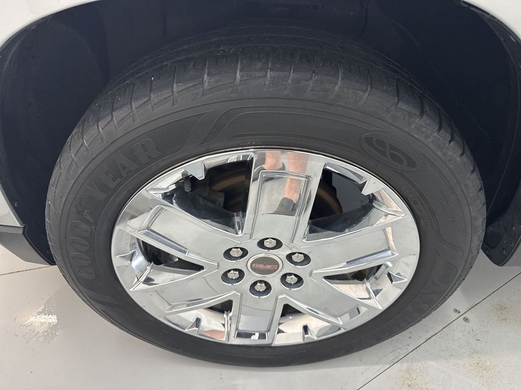 Used 2017 Quicksilver Metallic GMC Limited image 35