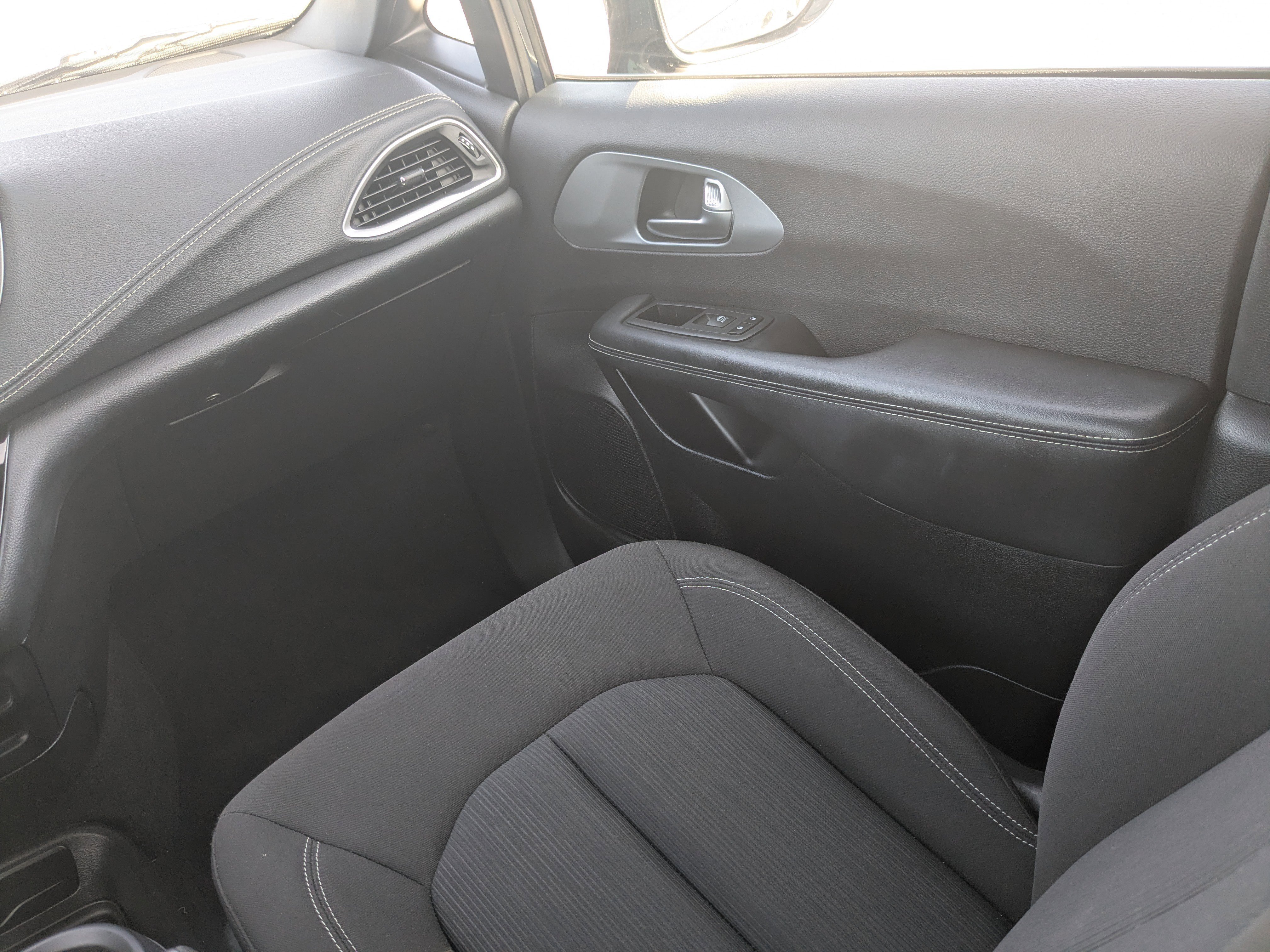 Used 2024 Fathom Blue Pearlcoat Chrysler Touring image 21