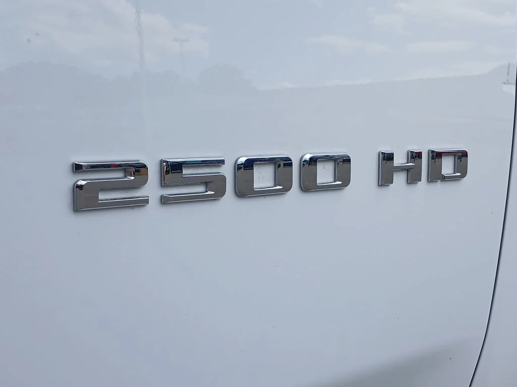 Used 2024 White Chevrolet Custom image 21