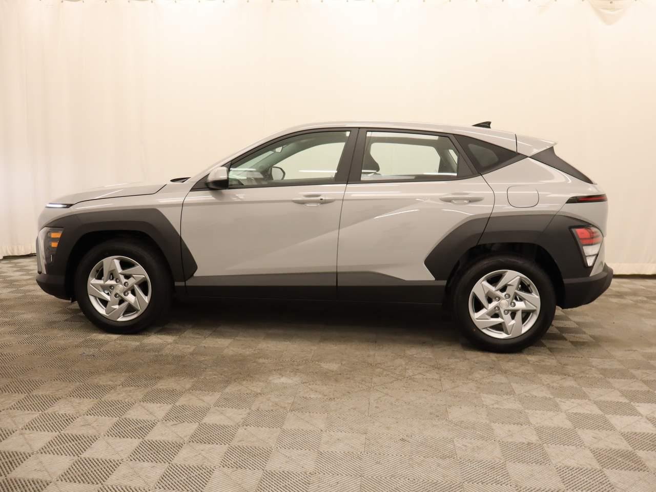 New 2027 Cyber Gray Metallic Hyundai SE FWD image 2