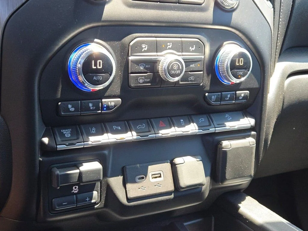 Used 2023 Black GMC Denali image 31