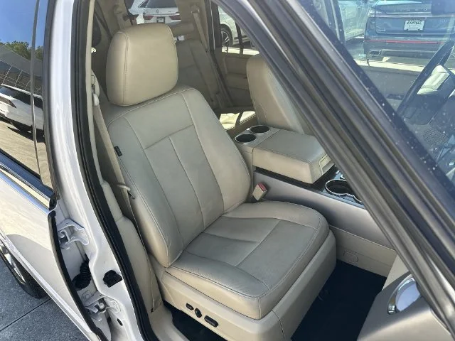 Used 2015 White Ford Limited image 27