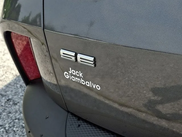 Used 2022 Gray Ford SE image 33