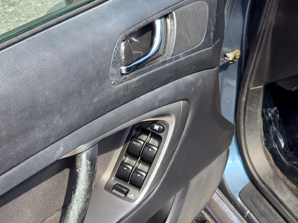 Used 2005  Subaru 2.5i image 37