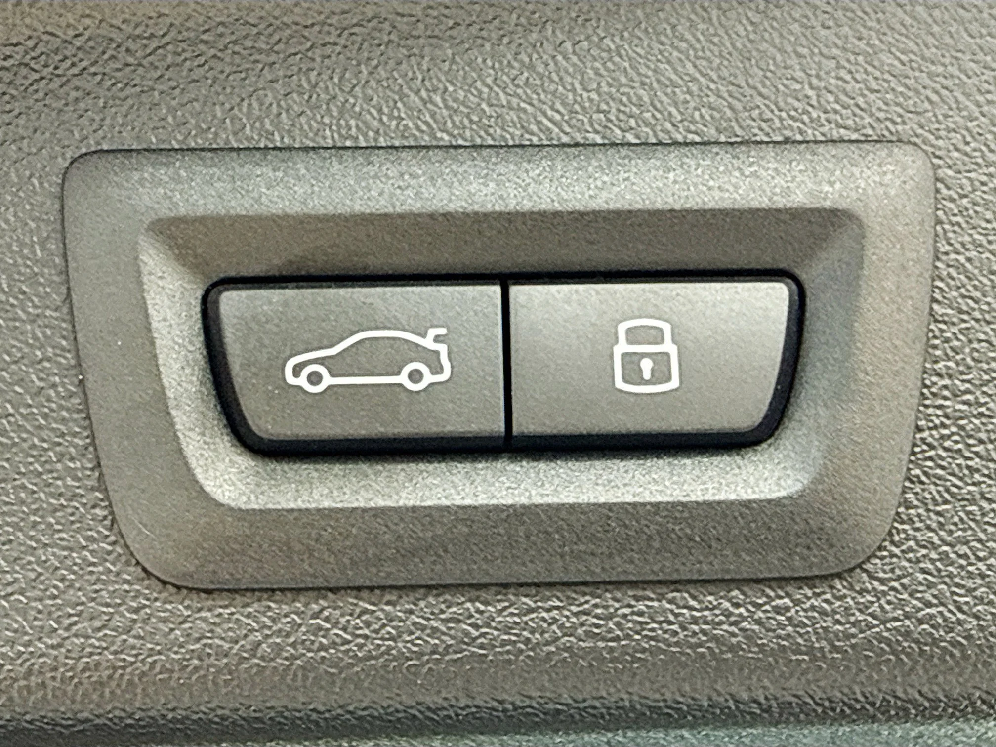 New 2026 Mineral White Metallic BMW sDrive40i image 13