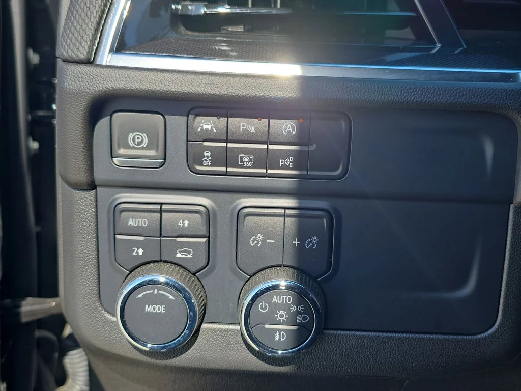 Used 2025 Black Chevrolet RST image 30