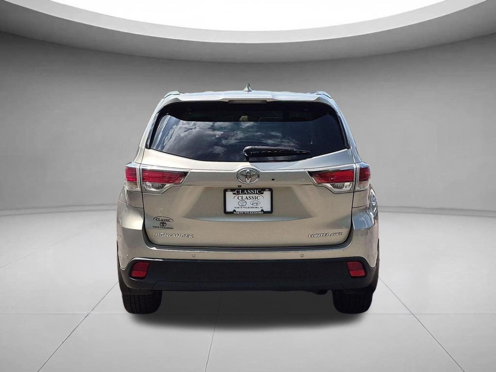 Used 2016  Toyota Limited image 4