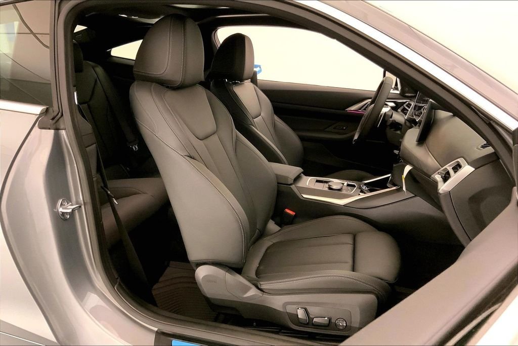 Used 2026 Skyscraper Grey Metallic BMW  image 7