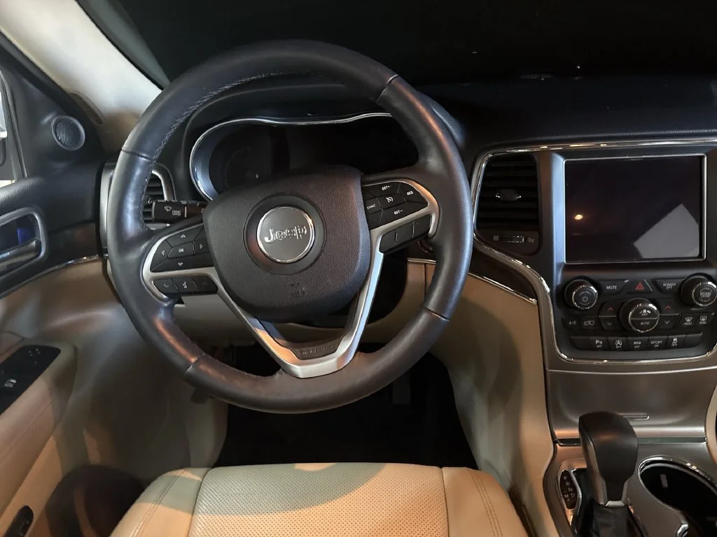 Used 2018 Velvet Jeep Limited image 21