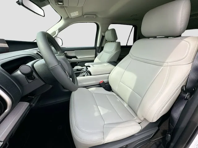 New 2026 Oxford White Ford Active image 15