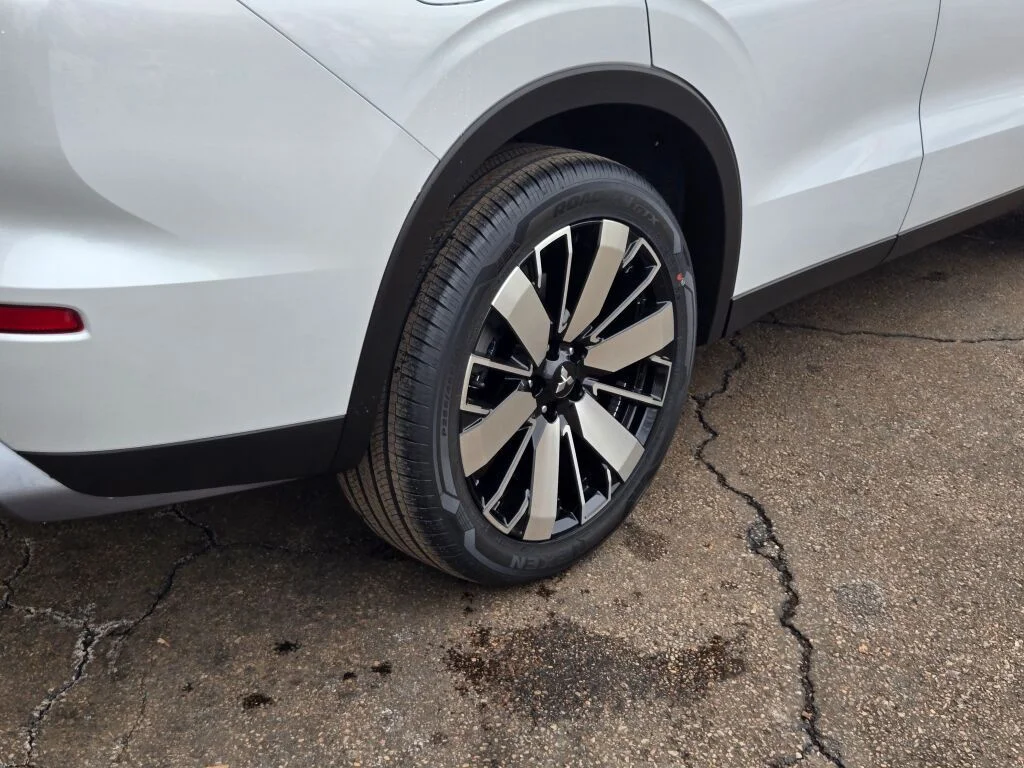New 2026 White Mitsubishi SE image 10