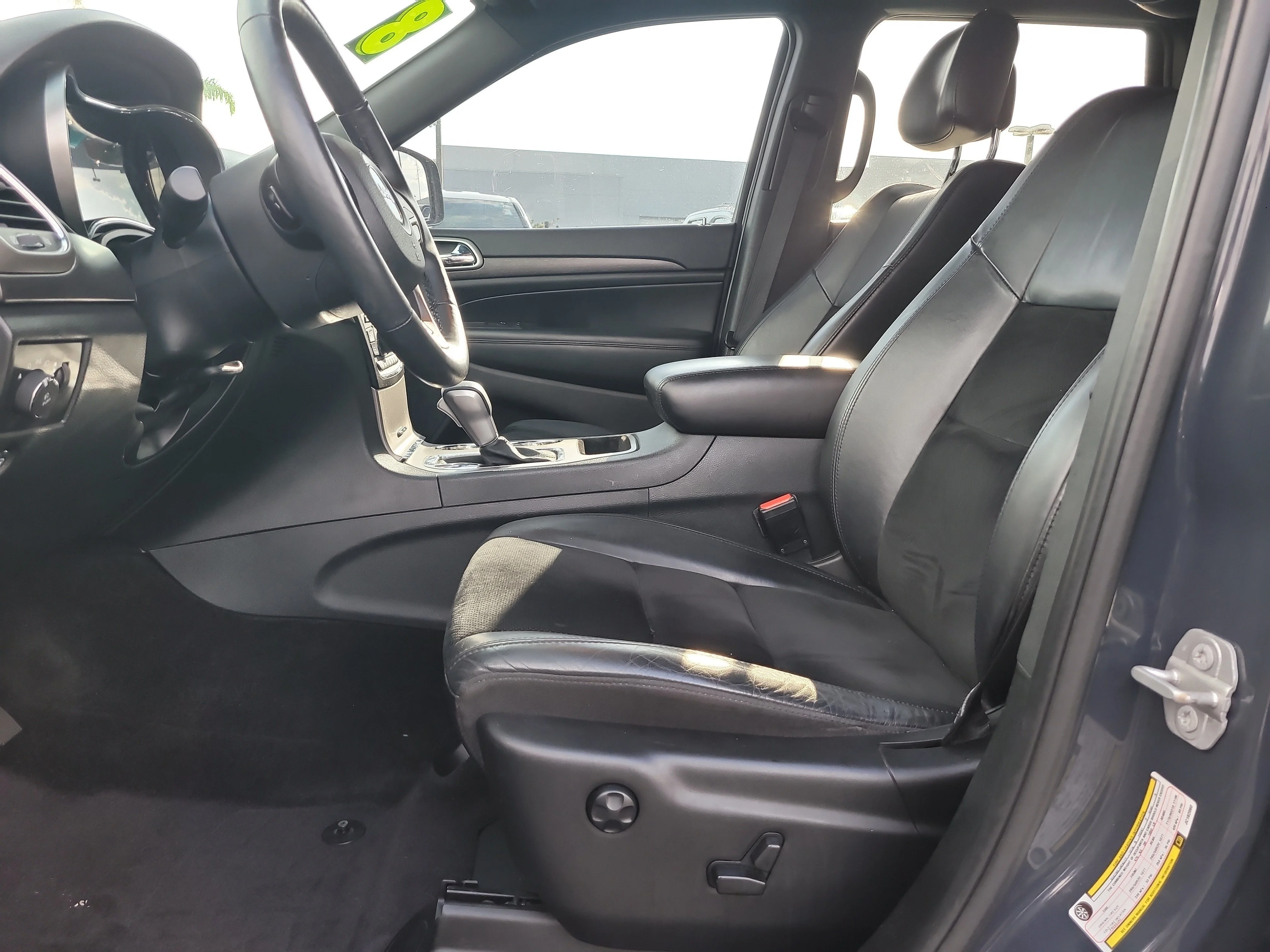 Used 2018 Rhino Clearcoat Jeep Altitude image 17