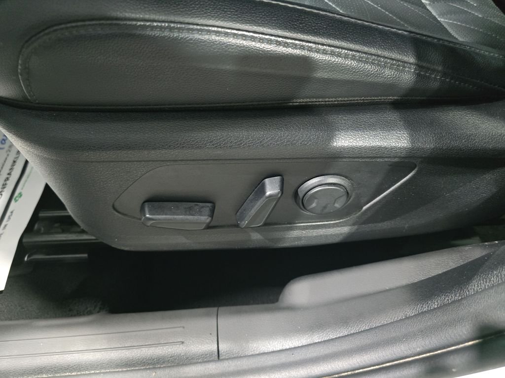 Used 2023 White Kia X-Line image 13
