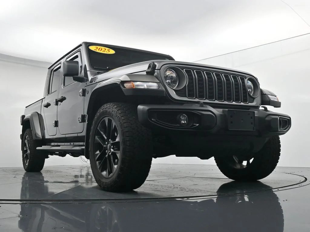 Used 2025 Gray Jeep Nighthawk image 32