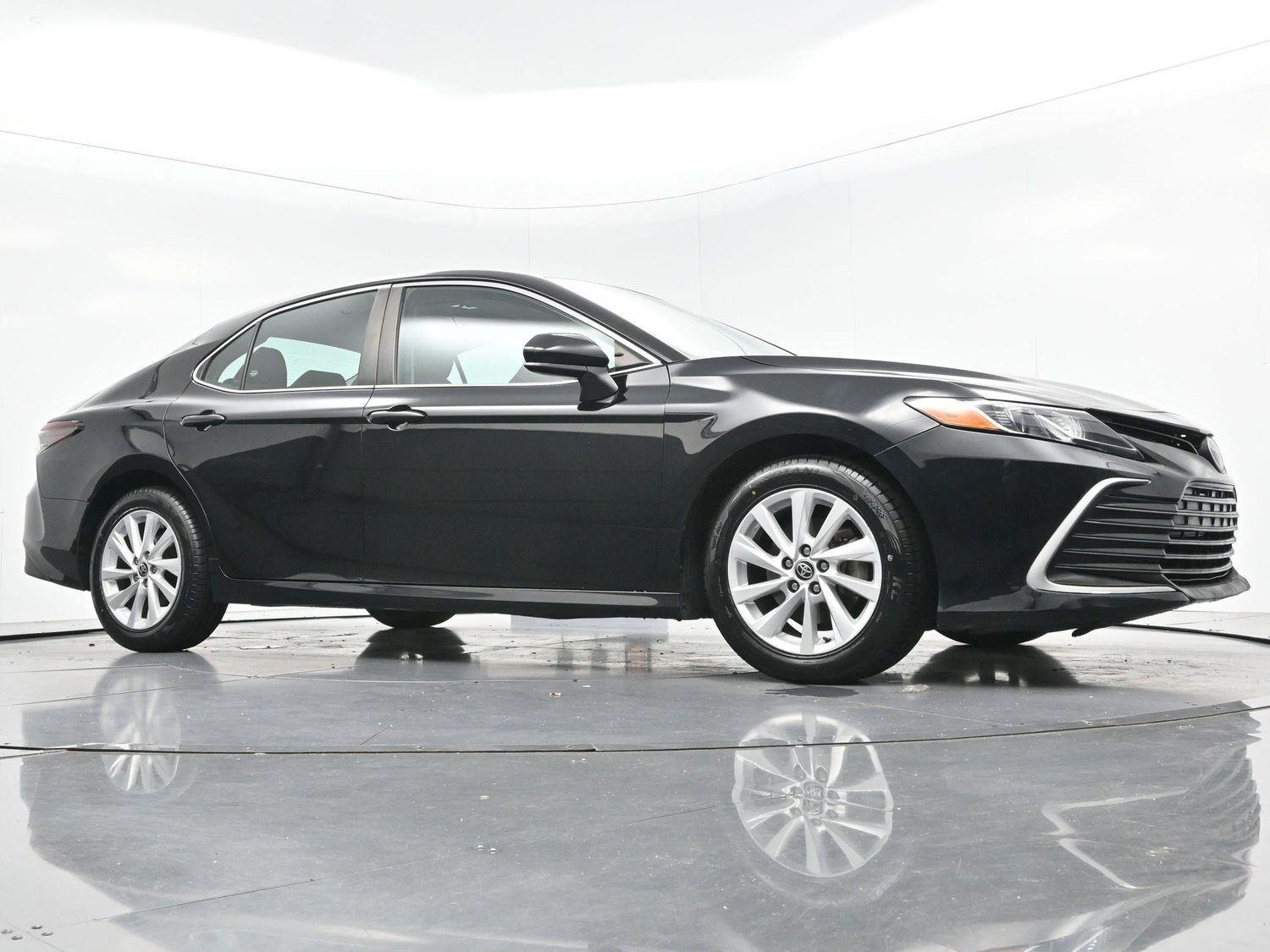 Used 2022 Midnight Black Metallic Toyota LE image 40