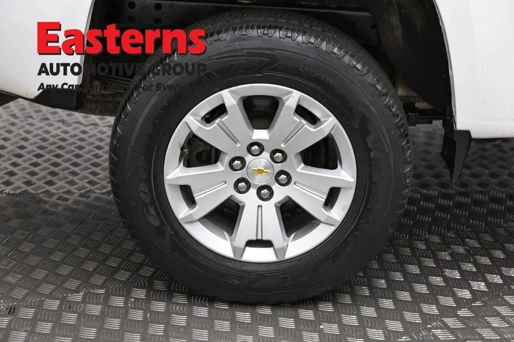 Used 2022 White Chevrolet LT image 33