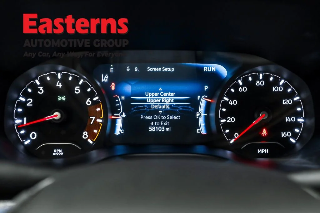 Used 2022 Silver Jeep Latitude image 18