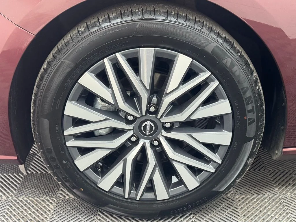 Used 2024 Garnet Pearl Metallic Nissan 2.5 SV image 12