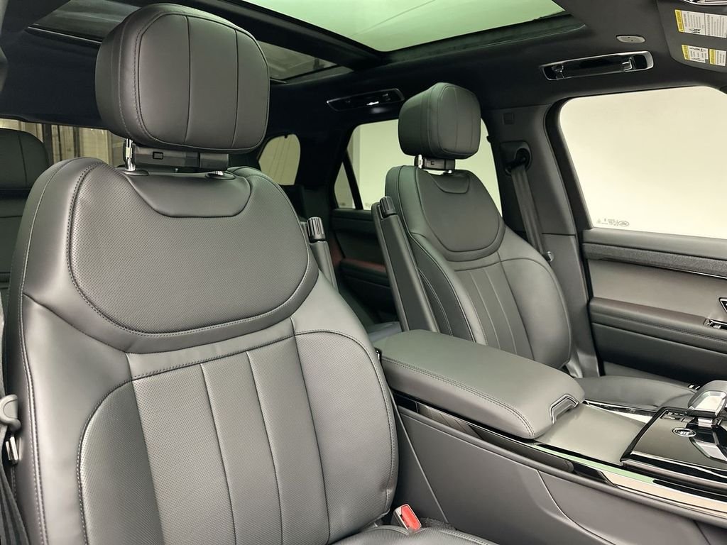 Used 2025 Fuji White Land Rover SE image 11