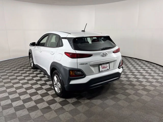 Used 2019 White Hyundai SE image 5