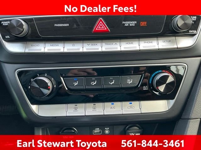 Used 2018 White Hyundai SE image 32