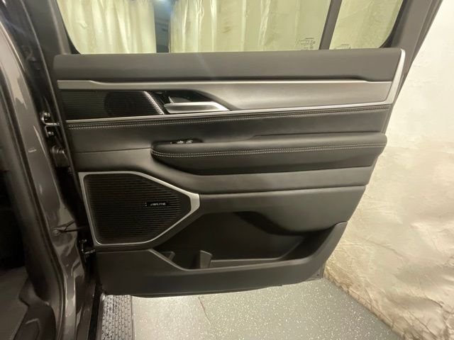New 2026 Baltic-Gray Metallic Clear-Coat Exterior Paint Jeep  image 24