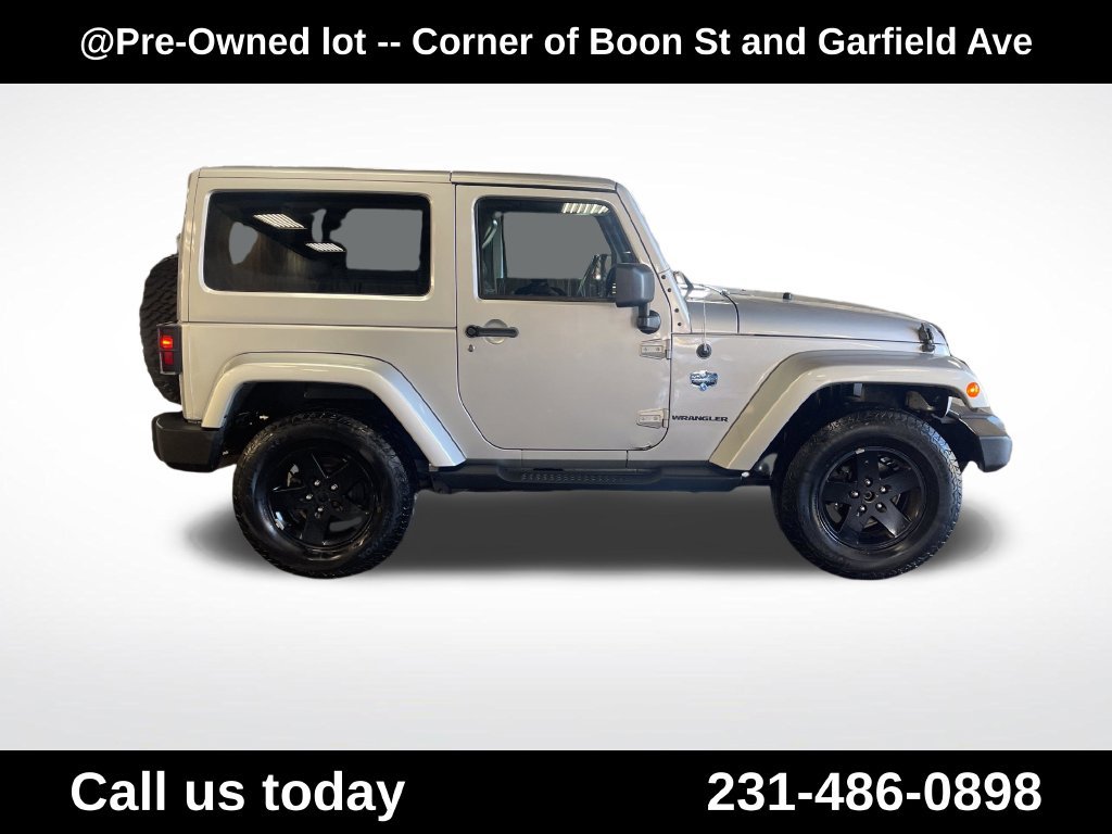 Used 2012 Silver Jeep Sahara image 6