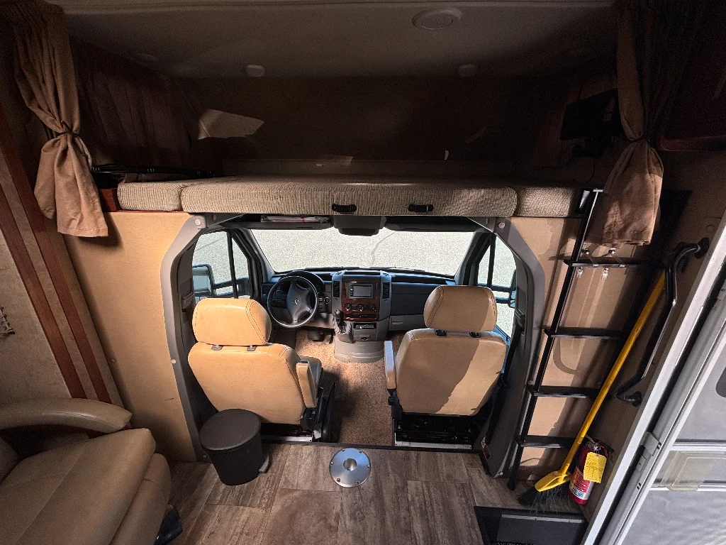 Used 2015 Arctic White Mercedes-Benz Base image 36