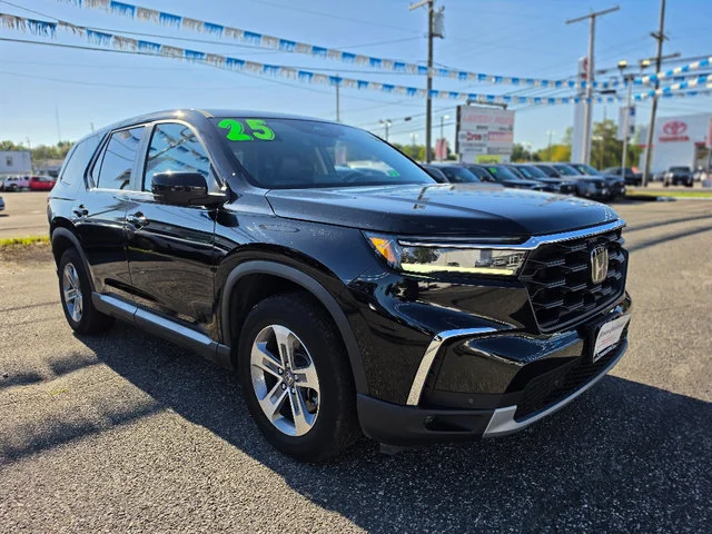 Certified Used 2025 Crystal Black Pearl Honda AWD EX-L image 9