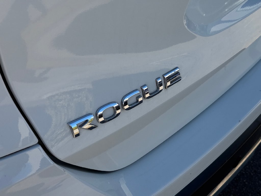 Used 2019 White Nissan SV image 13