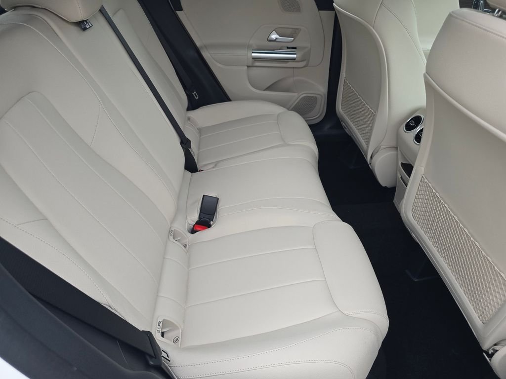 New 2026 Polar White Mercedes-Benz GLA 250 image 27