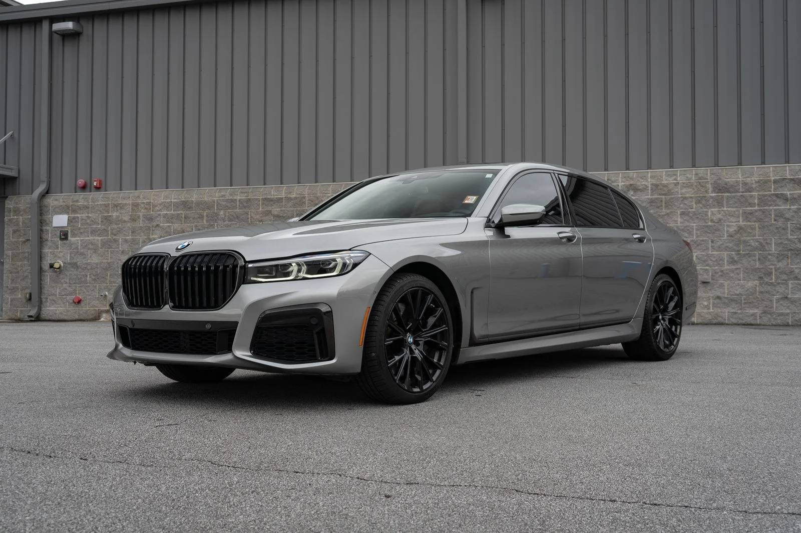 Used 2022 Gray BMW 750i xDrive image 10