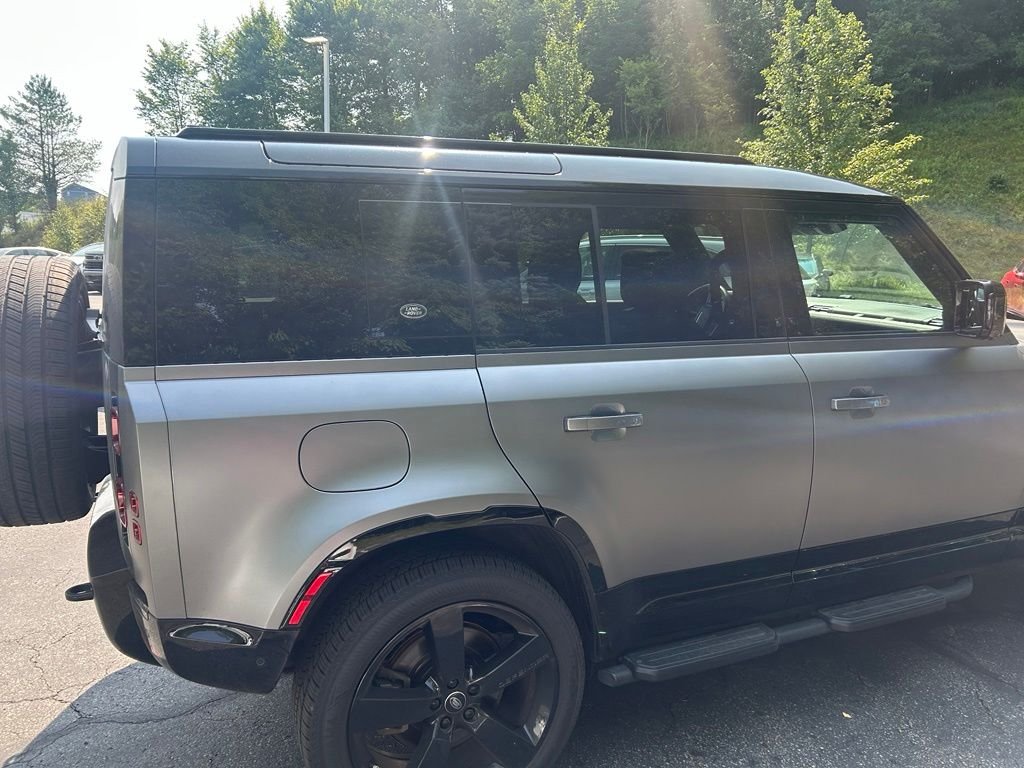Certified Used 2024 Santorini Black Metallic Land Rover X-Dynamic SE image 6