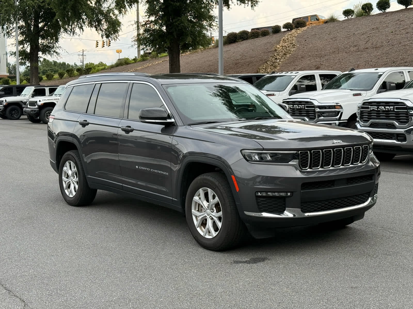 Used 2023 Baltic Gray Metallic Clearcoat Jeep Limited image 7