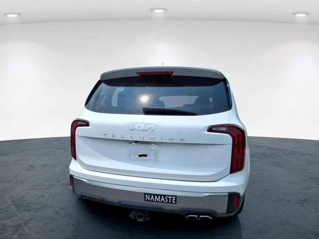 Used 2025 White Kia S image 13