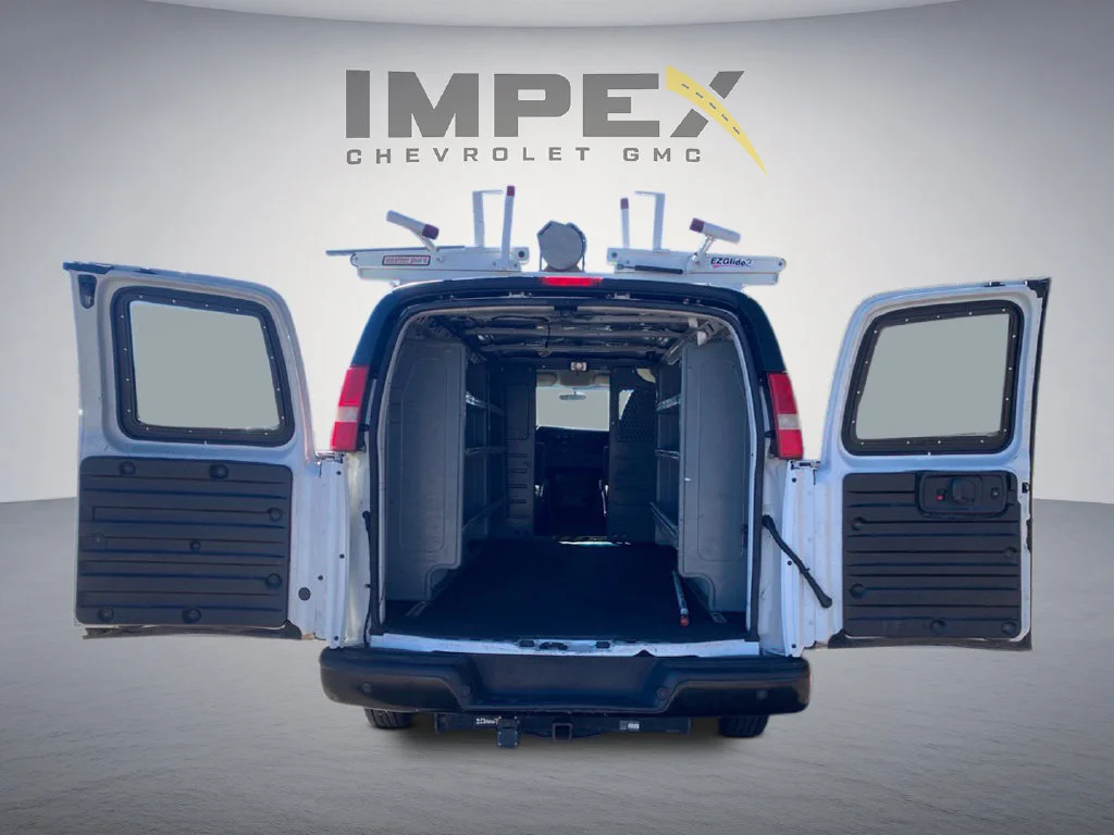 Used 2014 SUMMIT WHITE Chevrolet  image 8