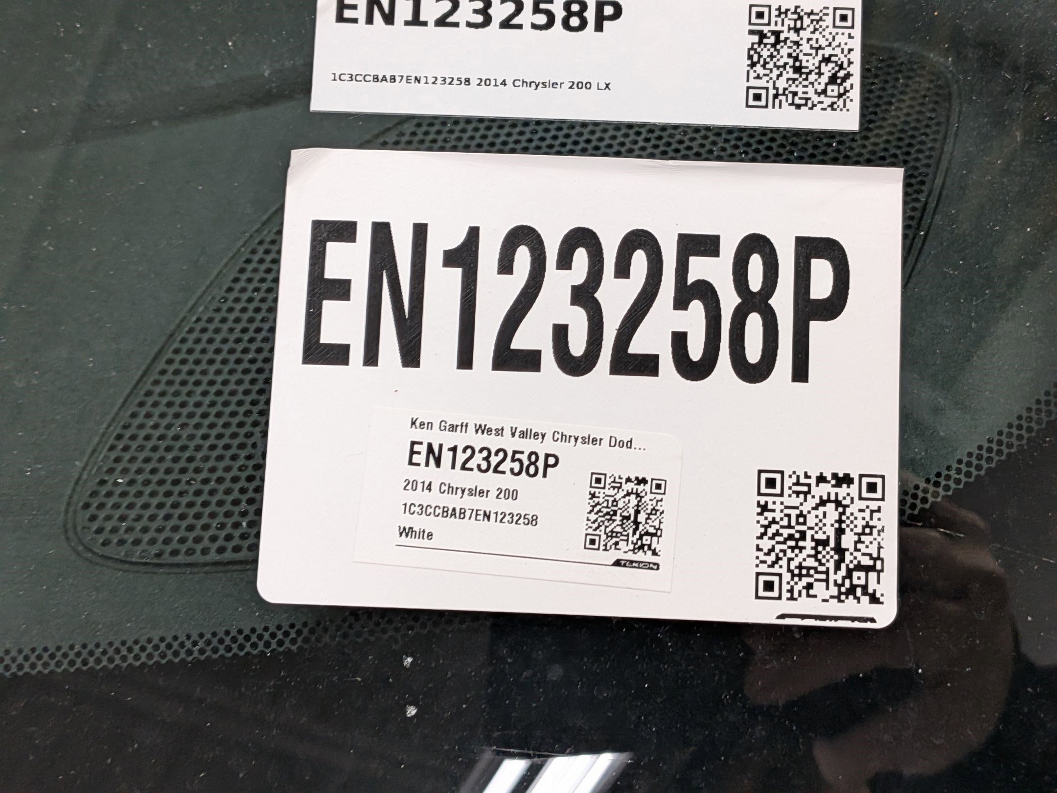 Used 2014 Bright White Clearcoat Chrysler LX image 33