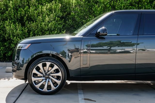 New 2026 Belgravia Green Land Rover SE image 13